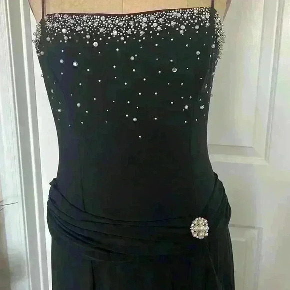Dave and Jonny Black Long evening dress w/Pearls and Rhinestone detail. - Picture 3 of 16